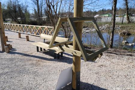 Načrtno in predrzno uničevanje opreme na novi kolesarski povezavi Kamnik–Godič (4)